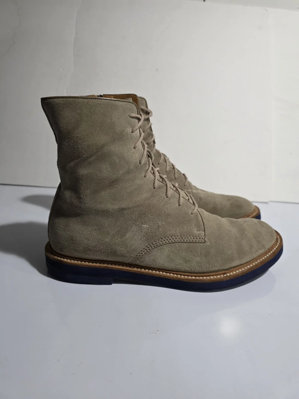 Gucci Men's Suede Lace-Up Boots in Beige with Navy Sole Size 9 Blue Soles